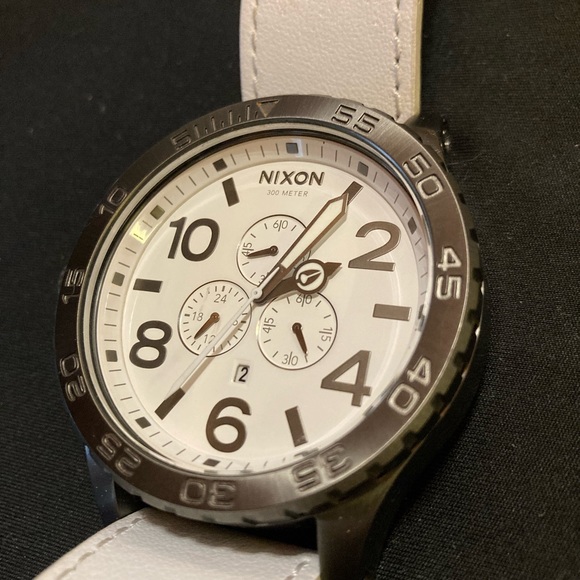Nixon 51-30 Chrono White Leather band Watch - Picture 3 of 7